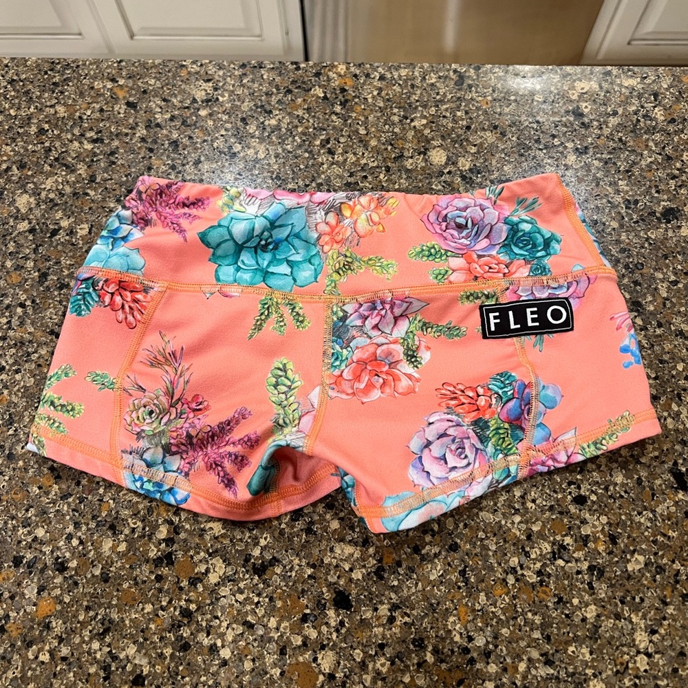 Fleo Shorts. Size small. Low rise contour.